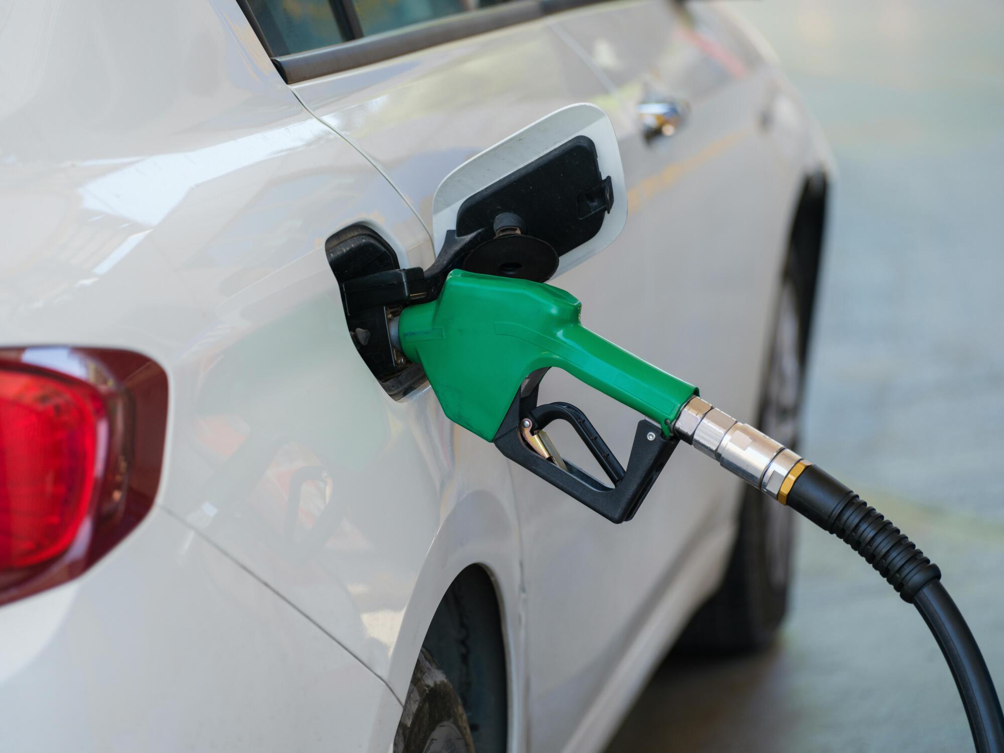auto tanken, diesel of benzine