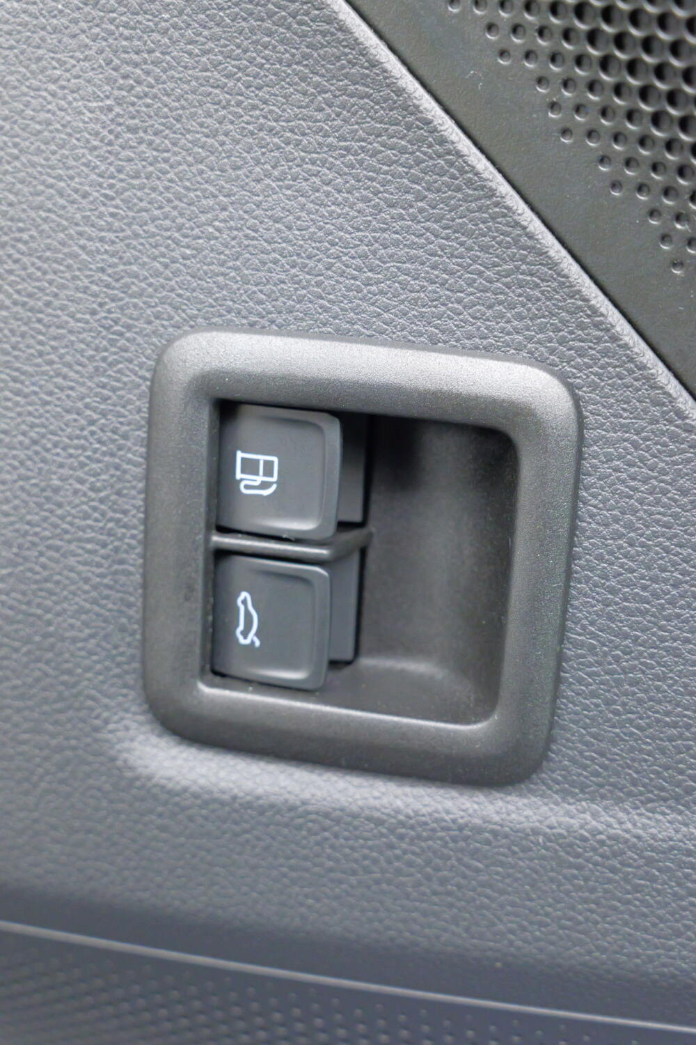 605c81da-47ea-4752-889a-f2f82f2f77d6-full