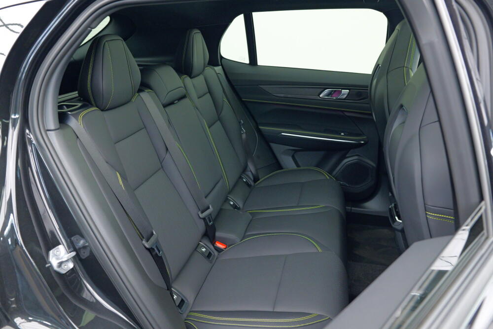 e2a37050-fc22-413f-b2cf-2f3168f9e702-full