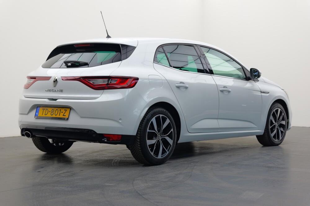 fb53a9d8-21e5-44de-8c1a-afda5225151a-full