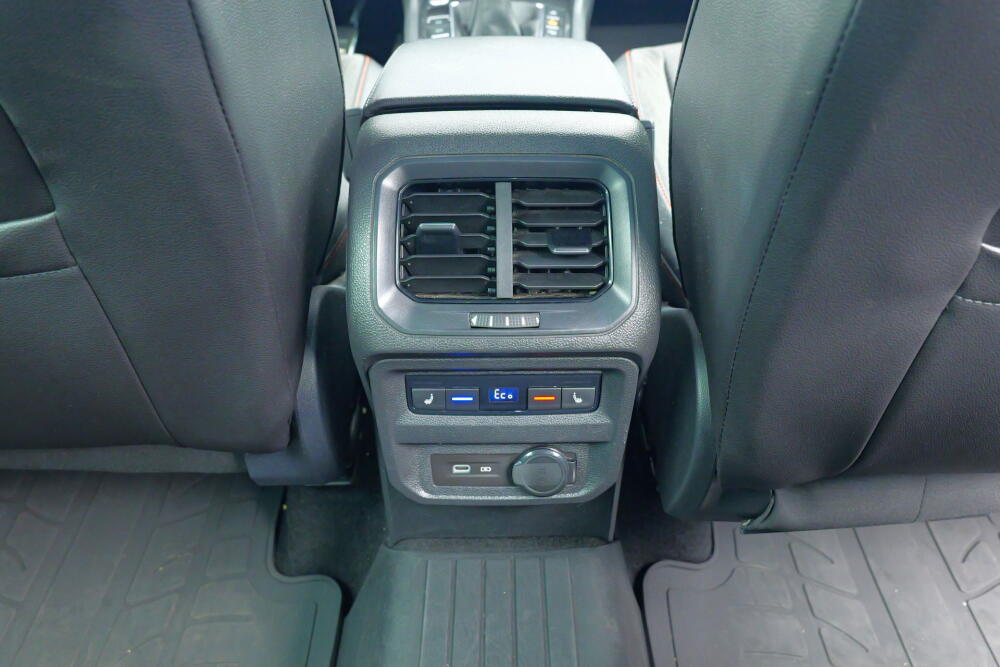 c2195a5e-9e1b-4aa8-8906-336da91b3b40-full