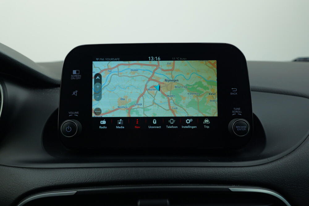 4c6064a1-c4e8-4bd2-8a5b-85f77d5e8718-full