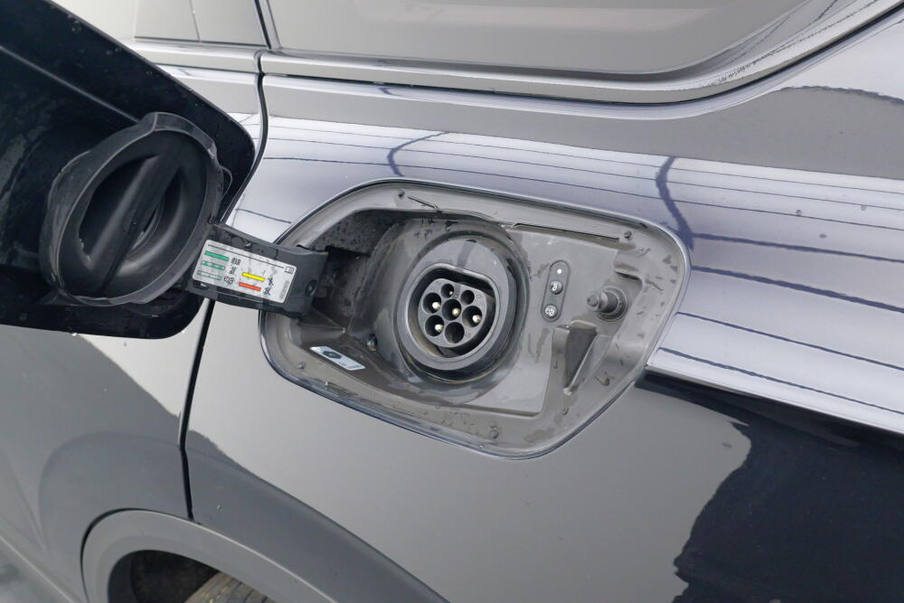 ea877527-27fd-47a2-9986-53ec2406f7c4-full