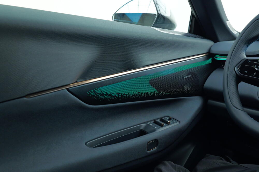 9a5a50dc-16bb-46d6-8c67-2b1fac35e72e-full